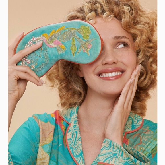 Luxury Velvet Hummingbird Sleep Mask - Picture 2 of 4